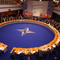 Samenkomst rond het NAVO-Kruis