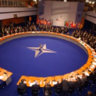 Samenkomst rond het NAVO-Kruis