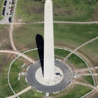 Dezelfde concentrische patronen rondom het fallische Washington Monument als die in Amsterdam en Vaticaanstad